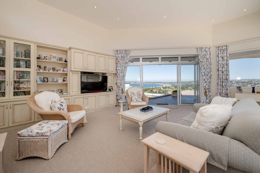 5 Bedroom Property for Sale in Signal Hill Western Cape